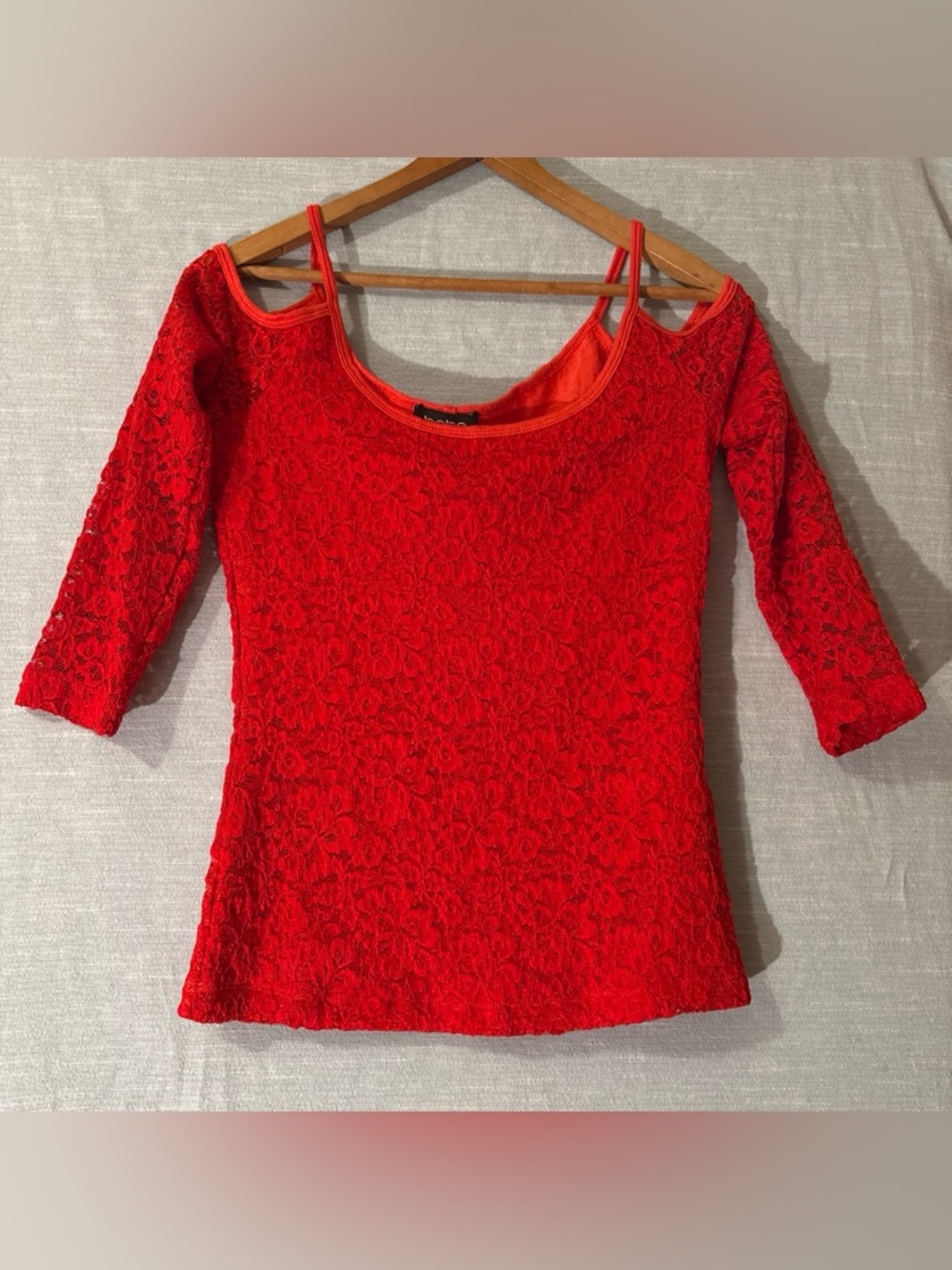 Bebe Blouse Pullover Cold Shoulder 3/4 Sleeve Red Lace Women’s Sz M